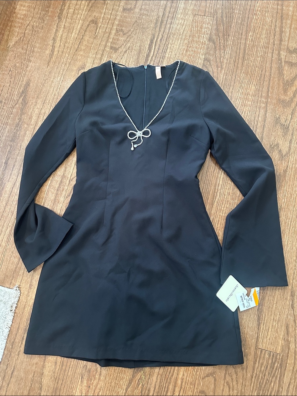 Elegant Black Long-Sleeve V-Neck Mini Dress with Decorative Bow Accent